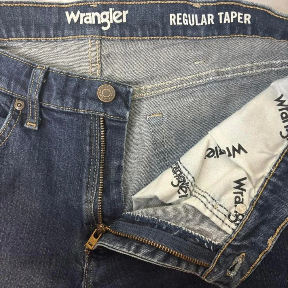 Wrangler Regular Taper Mens Jeans Dark Wash Size 32x28 Classic Blue Jeans Work